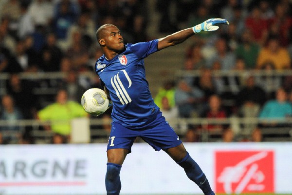 Vincent Enyeama Wil Not Join EPL Clubs to Sit on the Bench.