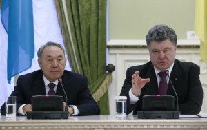 Ukrainian President Petro Poroshenko and his Kazakh counterpart Nursultan Nazarbayev attend a news conference in Kiev
