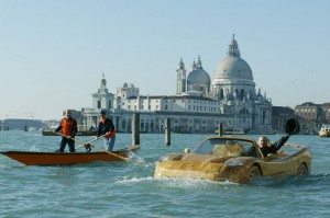 Livio-with-his-wooden-Ferrari-F50-seen-in-Venice