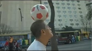 Mexican-man-walks-1200-miles-with-soccer-ball-on-his-head