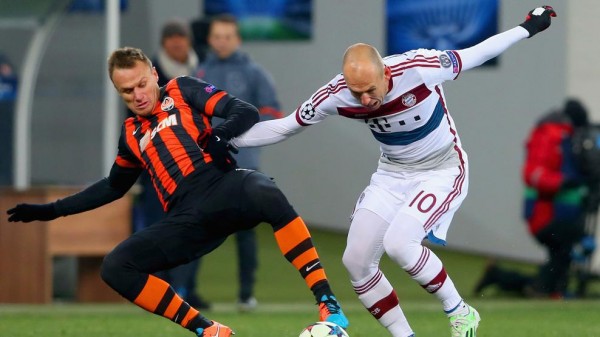 Arjen Robben Trying to Find His Way Into Shakhtar Goal Area. Image: Getty.