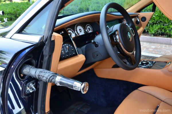 Rolls-Royce-Wraith-Interior-Umbrella-3