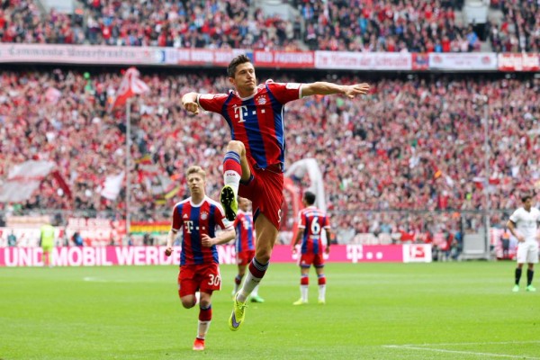 Robert Lewandowski Celebrates Scoring against Eintracht Frankfurt. Image: Getty.