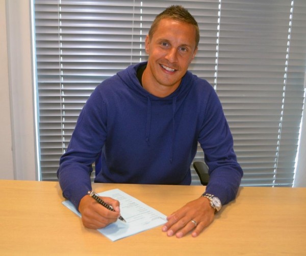 Phil Jagielka Puts Pen to Paper on a New Everton Contract Extension. Image: Everton via Getty.