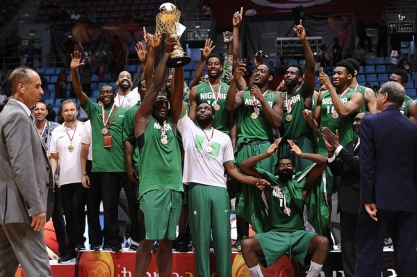 Nigeria's Senior Basketball Team Celebrate Their Victory at the 2015 Afrobasket Tournament. Image: FIBA.