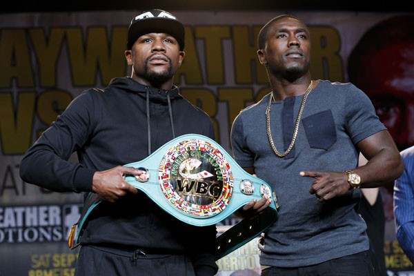 Floyd Mayweather Says Andre Berto is an Exciting Fighter. Image: Esther Lin for Showtime.