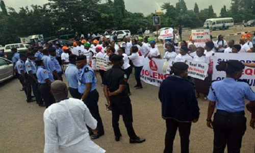 police on standy-women protest against Dino Melaye