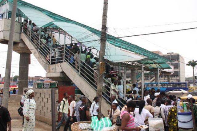 Lagosians on Ojota Pedestrian bridge