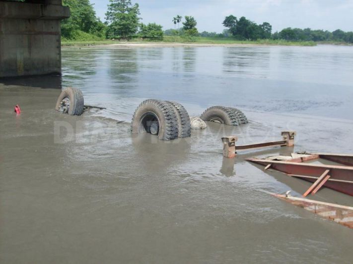 truck-plunged-into-river