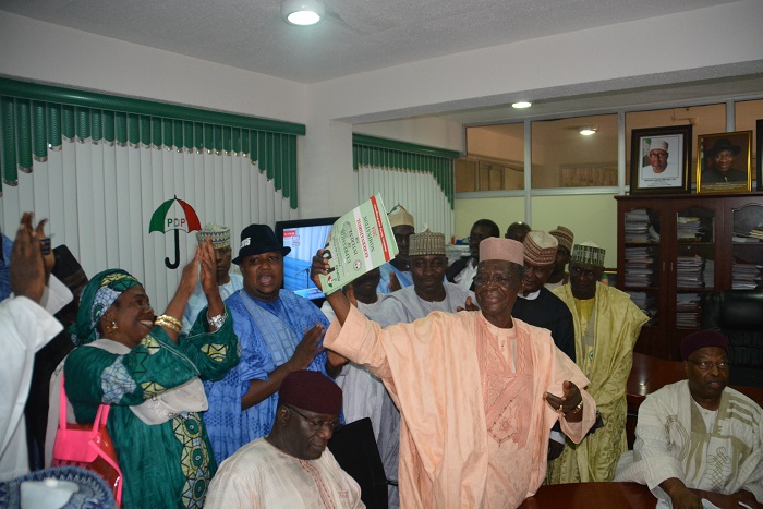 SEN HARUNA ZEGO AZIZ DISPLAYING HIS NOMINATION AND EXPRESSION OF INTEREST FORMS TO SUPPORTERS IN ABUJA YESTERDAY.