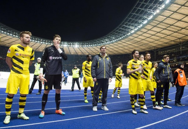 Jurgen Klopp andHis Players Cheers About 15,000 DortmundFans at the Berlin Olympic Stadium. Image: Getty.