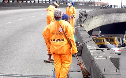 Lagos-sweepers-at-work