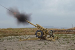 Afghan National Army soldiers fire artillery during a battle with Taliban insurgents in Kunduz, Afghanistan, April 29, 2015. REUTERS/Stringer