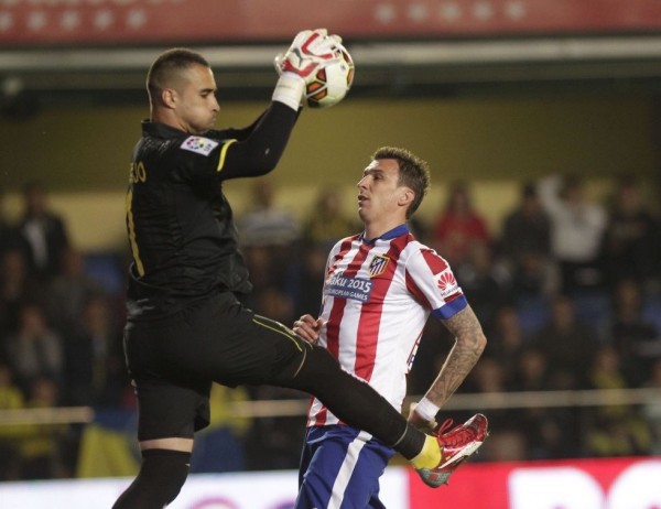 Sergio Asenjo Damaged His ACL After Landing Awkwardly Following a High-Ball Contest. Image: AS.