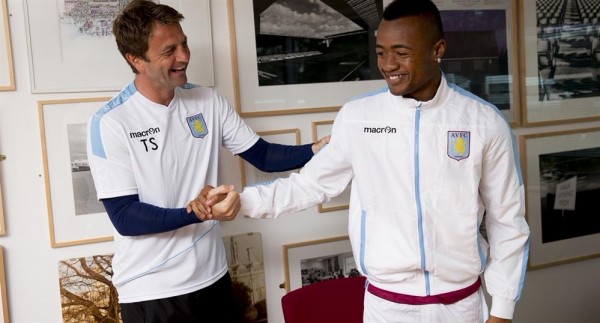 Jordan Ayew Meets Manager Tim Sherwood for the First Time. image: Twitter/ AVFC.