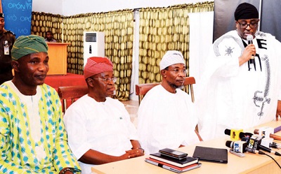 RAUF AREGBESOLA (SECOND RIGHT); PRINCE ADETOKUNBO SIJUWADE (RIGHT), CHIEF OF STAFF TO THE GOVERNOR ALHAJI GBOYEGA OYETOLA (SECOND LEFT) AND SECRETARY TO THE STATE GOVERNMENT ALHAJI MOSHOOD ADEOTI, AT THE OFFICIAL DECLARATION OF OONI’S DEATH ON WEDNESDAY.