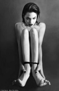 Hollywood-actress-Angelina-Jolie-in-leaked-nude-photos-at-20