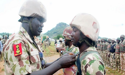 CHIEF-OF-ARMY-STAFF-DECORATES-GALLANT-SOLDIERS-IN-MUBI-