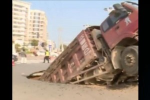 Road-collapses-beneath-overloaded-truck-in-China