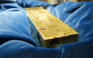 Canadian-plumber-finds-50000-gold-brick-in-bathroom