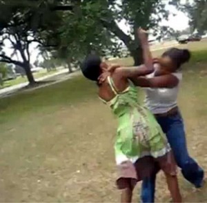 Black-women-fighting