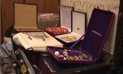 Seized jewelries and wristwatches