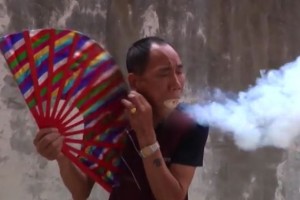 VID-Kung-Fu-master-sets-sawdust-on-fire-in-his-mouth