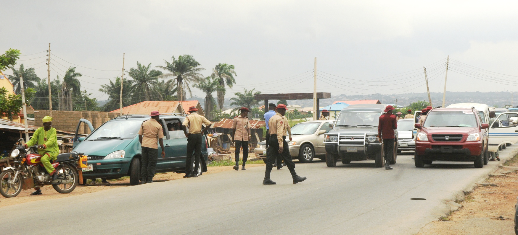 PIC.23.  FEDERAL ROAD SAFETY CORPS OFFICERS, DURING AN INTER-COMMAND PATROL  BETWEEN OSUN AND OYO STATES, IN IBADAN ON TUESDAY (18/8/15). 6029/18/8/15/MO/JAU/BJO/NAN