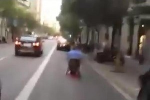 Wheelchair-riding-man-speeding-through-traffic-baffles-Barcelona-police