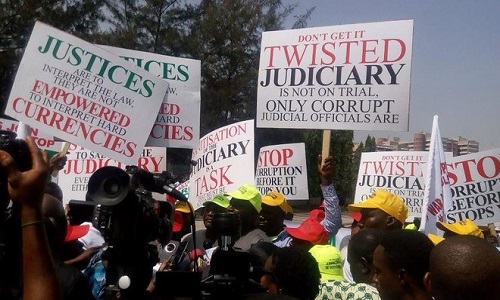 protesters_judges