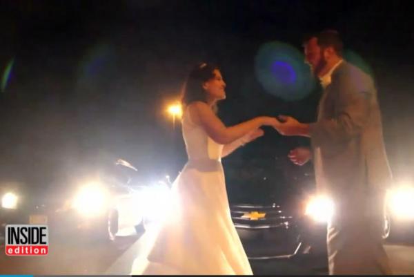 newlyweds-have-first-dance-on-highway-when-traffic-jam-keeps-them-from-reception