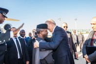 2-hevp-is-welcomed-by-the-prime-minister-abdelmalek-sellal-at-the-international-airport-_houari-boumedienne_-in-algeria-13th-dec-2016