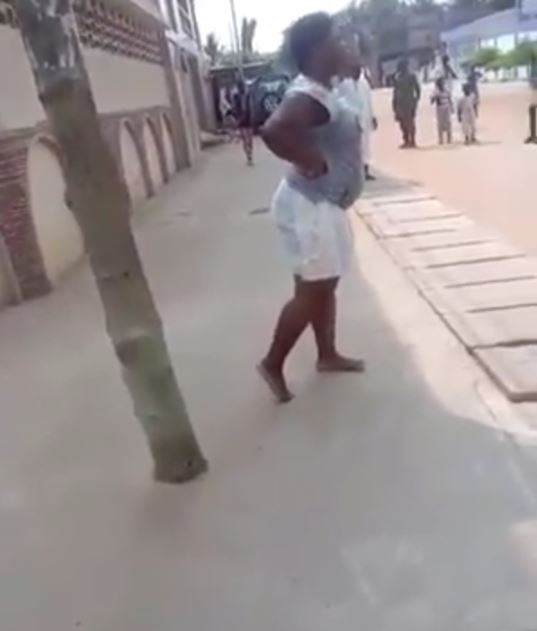 Strong Woman Beats And Disgraces A Man In Public (Photos) - INFORMATION ...