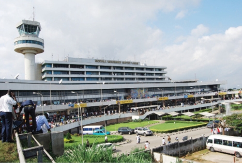 Drama As Customs ''Allegedly'' Demand 200k Duty Fee From Abroad Returnee For Being In Possession Of A Samsung Phone