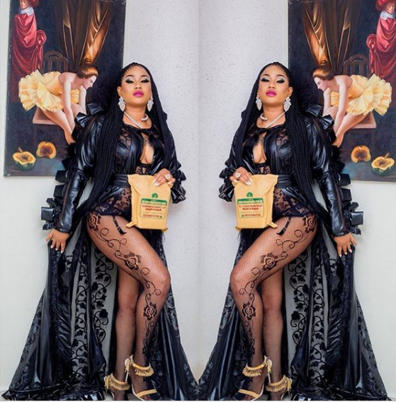 [Photos]: Toyin Lawani sizzles in sexy lingerie