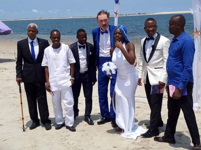 Nigerian Lady And An Elderly White Man Tie The Knot In Lagos