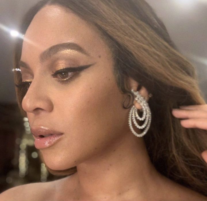 [Photps]: Beyonce shares new alluring images amidst Nicole Curran drama