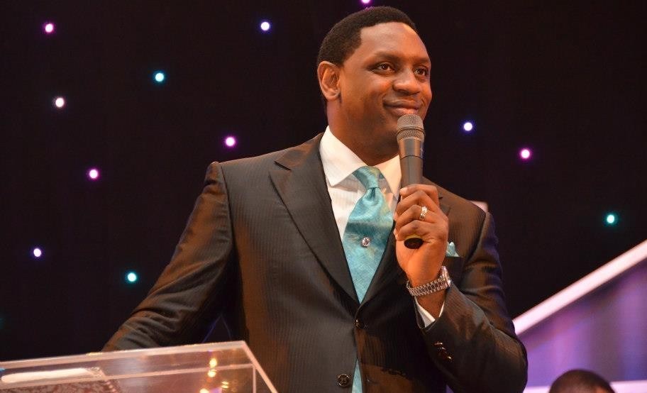 Video: Warch Moment Pastor Fatoyinbo climbed the pulpit during service today 