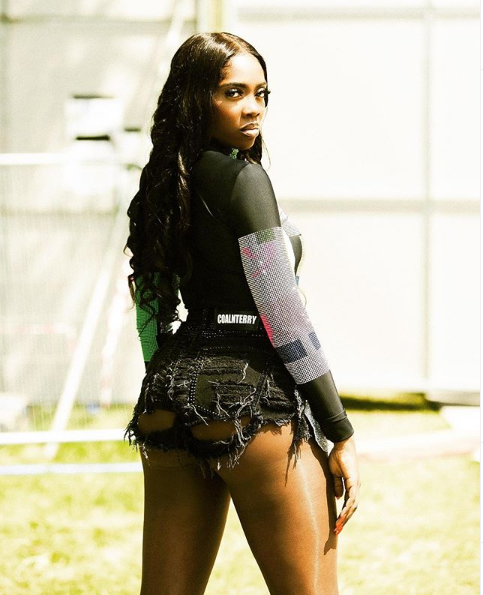 Tiwa Savage suffer technical problem while performing on stage