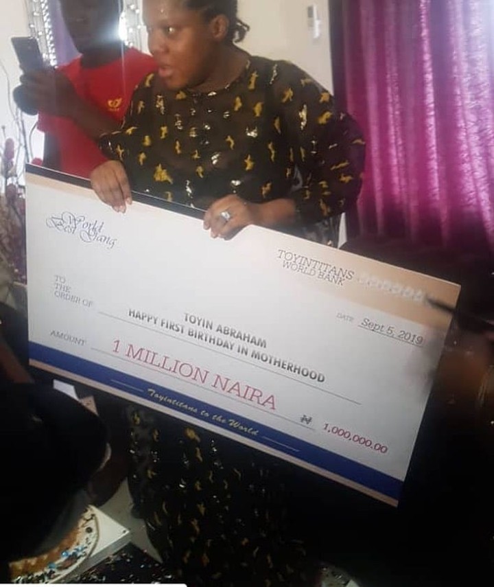 Toyin Abraham while receiving the gift
