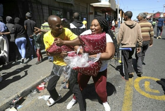 South African looters