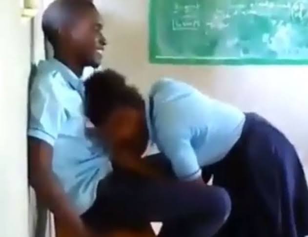 Secondary School Students Caught Making Out Inside Classroom (VIDEO)