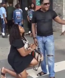 The lady while proposing to the boyfriend