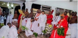 Photo of Governor Obaseki kneeling before an Edo king