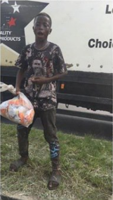I will like to pay for his school fees till SS3, help me locate him – Man expresses desire to train young hawker who gave snacks to protesters for free