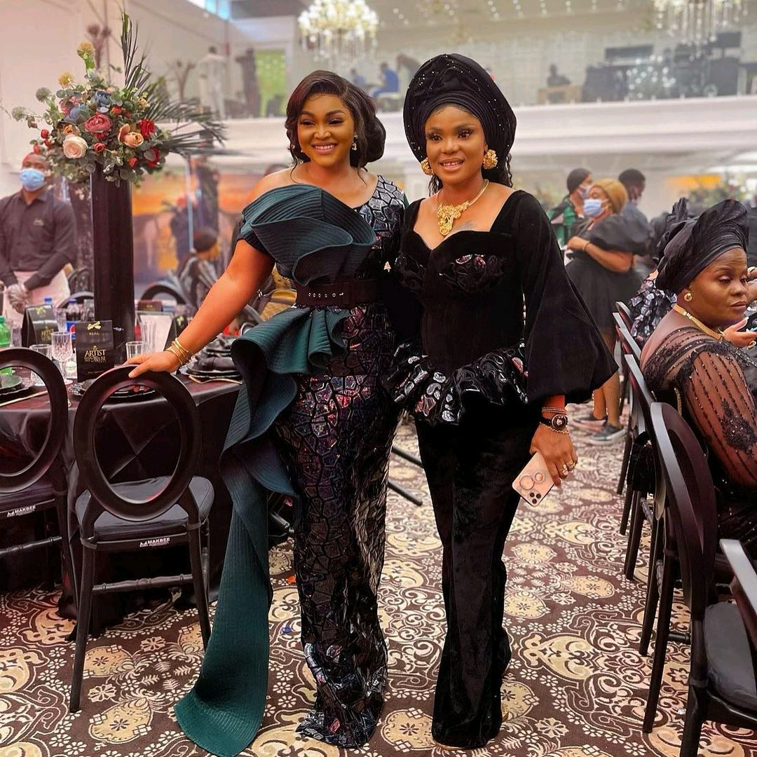 Iyabo Ojo, Mercy Aigbe Reconcile At Toyin Lawani's Wedding