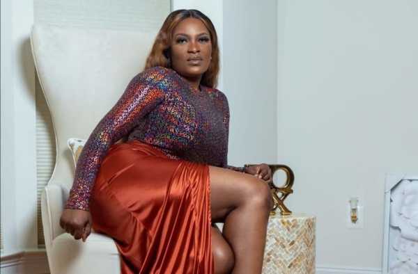 2Baba’s Baby Mama Pero Slams Linda Ikeji For Cutting Out 1st Daughter From Family Photo With Singer’s Kids