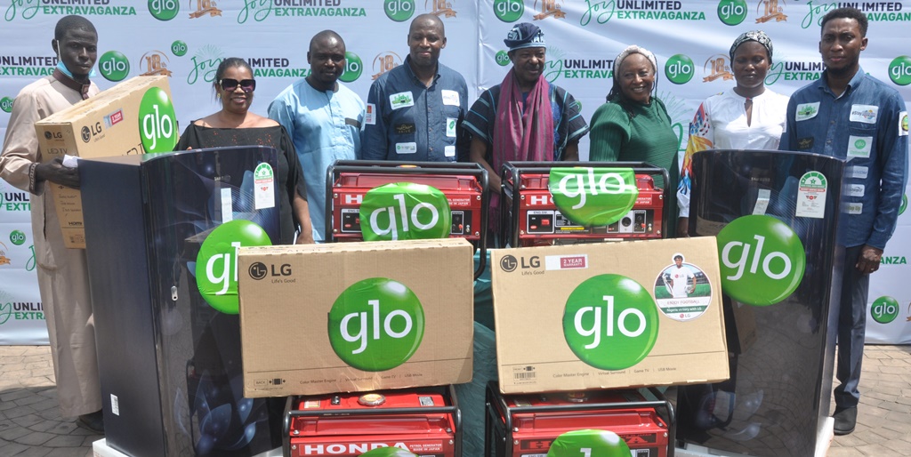 Glo Subscribers smile as telco presents prizes to Joy Unlimited Extravaganza promo winners