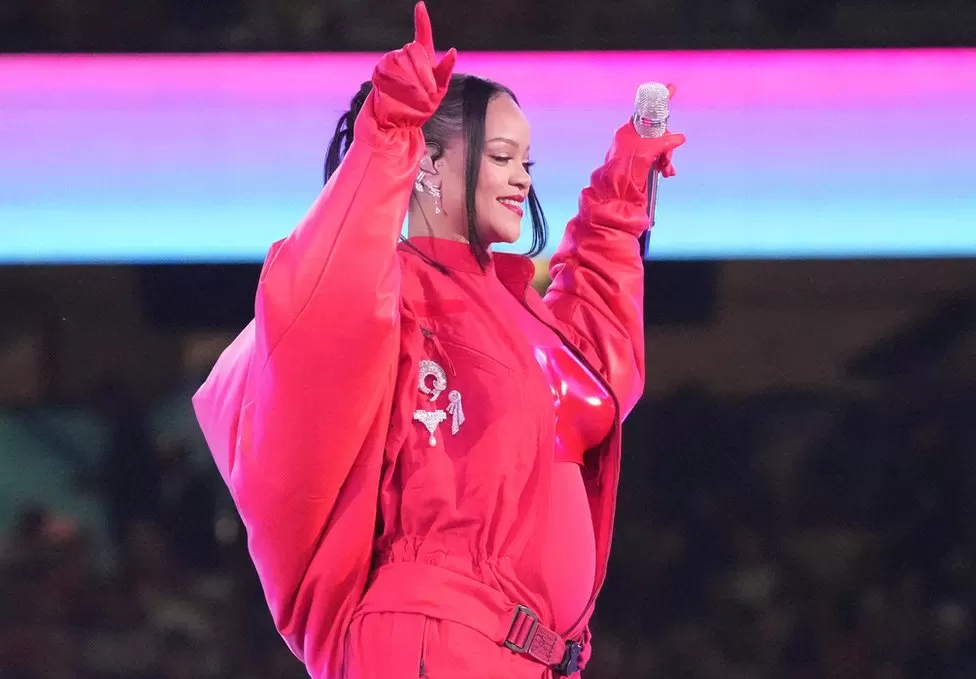Super Bowl: Rihanna Reveals She Is Pregnant